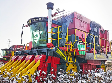 9001诚信金沙4MZD-4A型自走式圆捆打包棉花收获机